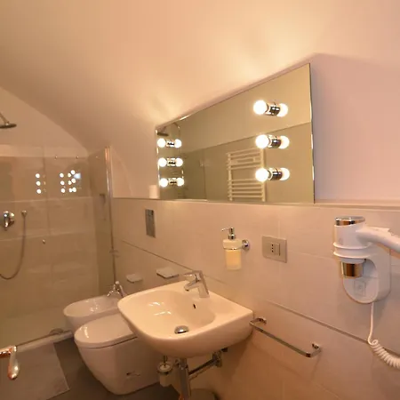 La Strada Parlata ゲストハウス 4*